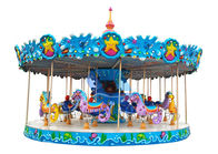 Alegres exteriores das crianças vão passeio do carrossel do círculo/cavalo para o parque de diversões do carnaval fornecedor